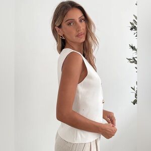 White button up vest🤍